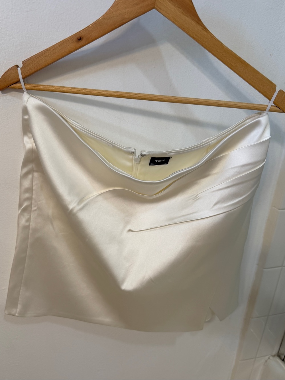 Aritzia TEN Satin Mini Skirt Ivory Cream Size 12 Like New Bridal Quiet Luxury